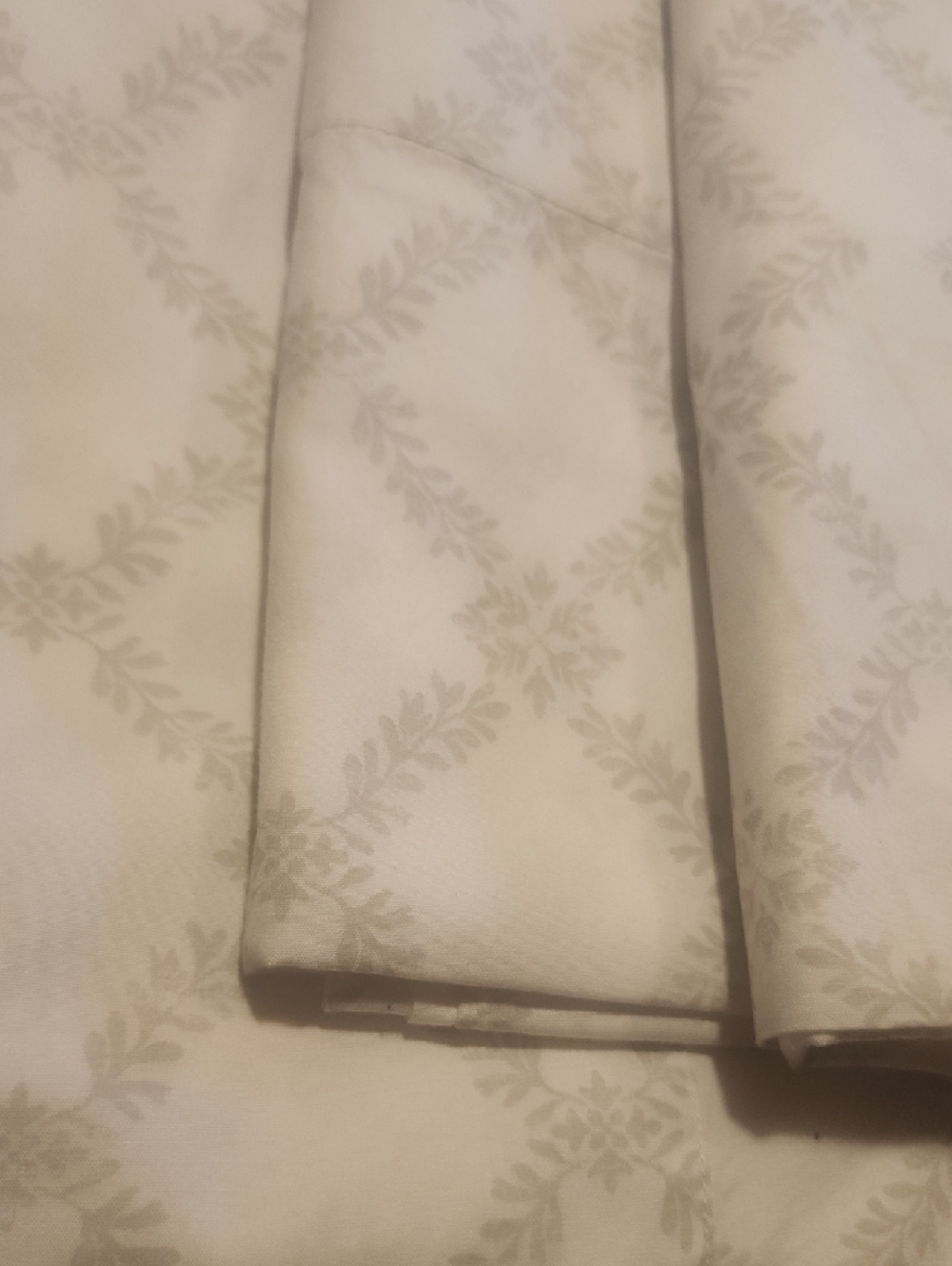 Signature Hemmed Sheet Set — Light Gray Floral - Picture 4 of 9